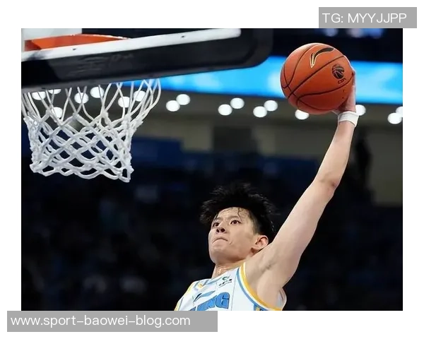 曾凡博防守失误贾里德巴特勒轻松突破上篮得分